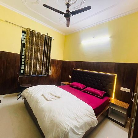 Hotel Manohar Rishīkesh Esterno foto