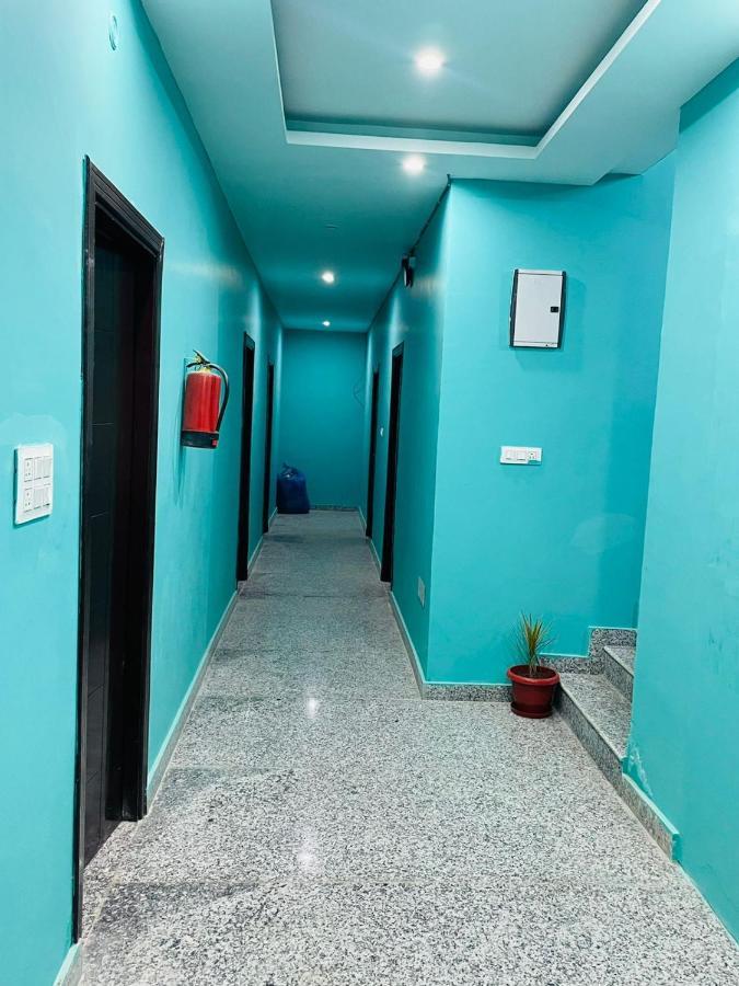 Hotel Manohar Rishīkesh Esterno foto