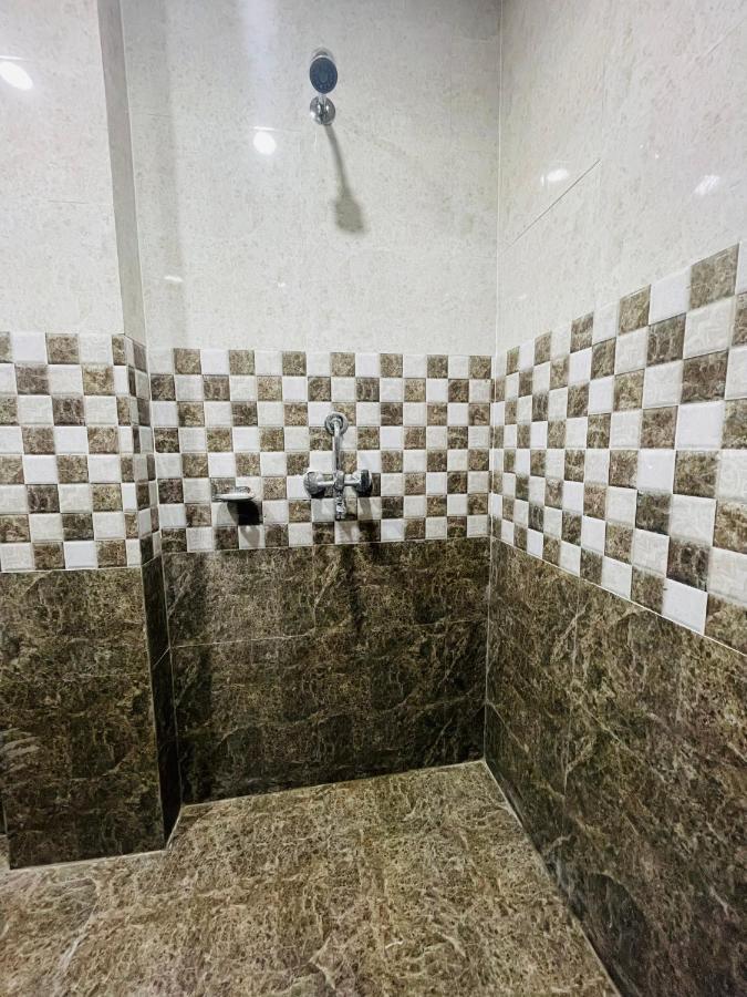 Hotel Manohar Rishīkesh Esterno foto