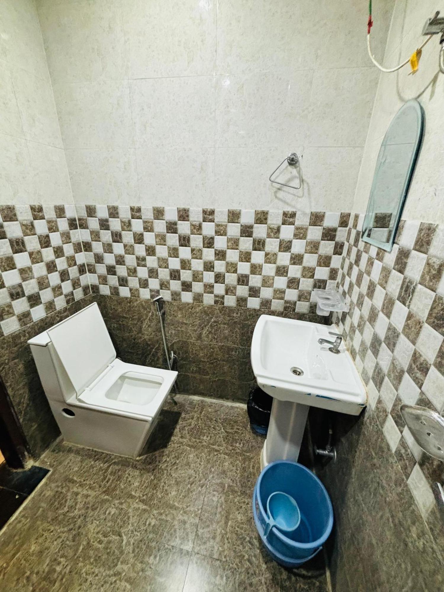 Hotel Manohar Rishīkesh Esterno foto