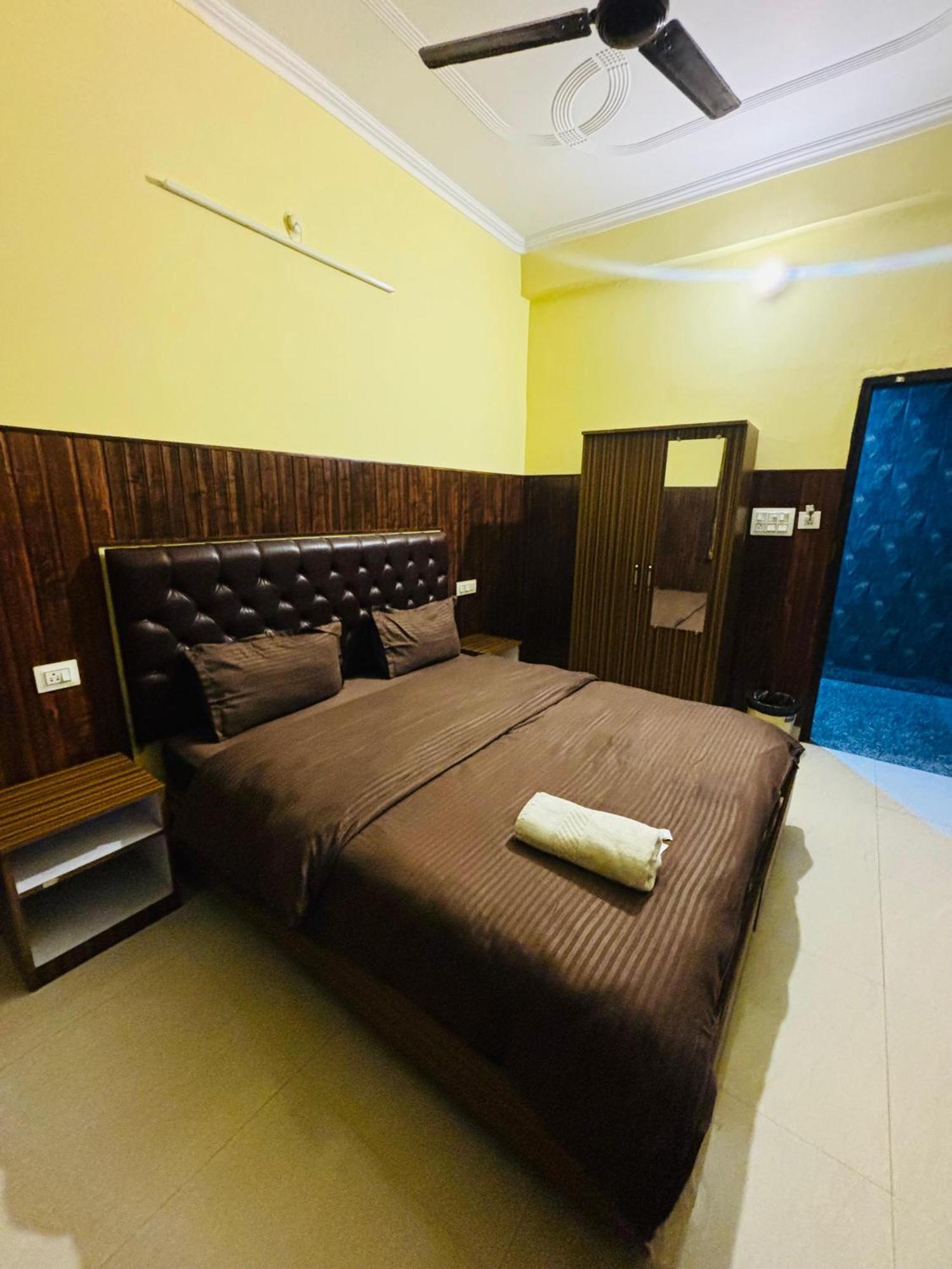 Hotel Manohar Rishīkesh Esterno foto