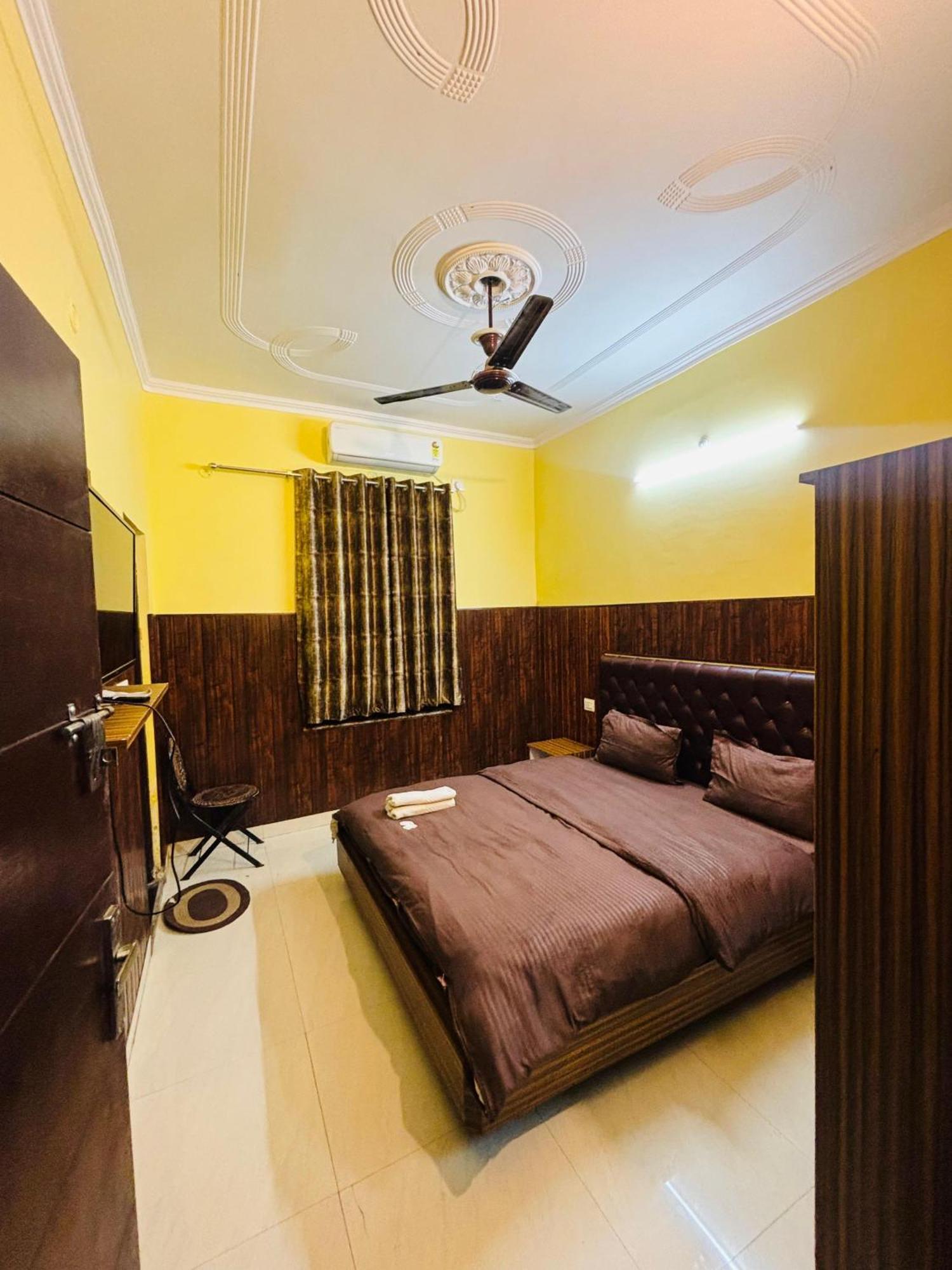 Hotel Manohar Rishīkesh Esterno foto